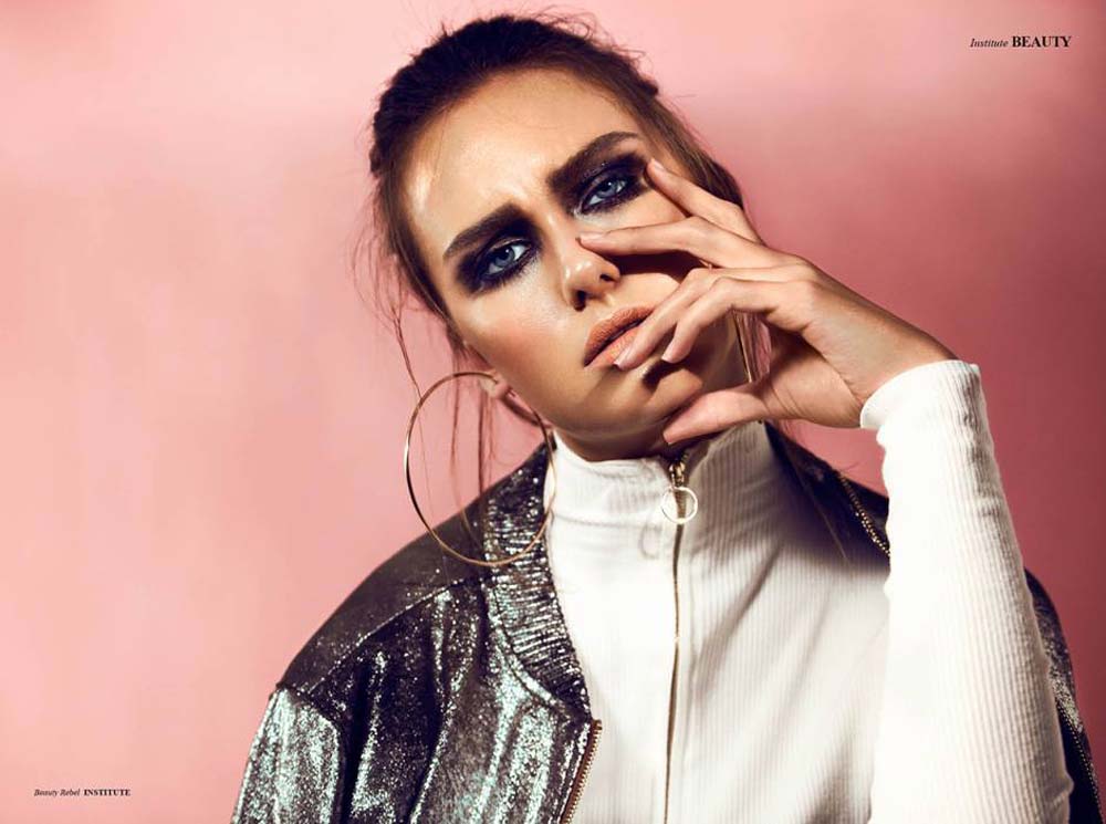model-magazin-fashion-institute-beauty-marie-dahmen-pink-background-creoles-silver-bomber-bad-edgy